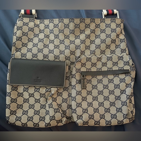 Gucci Handbags - Gucci Vintage Messenger Bag